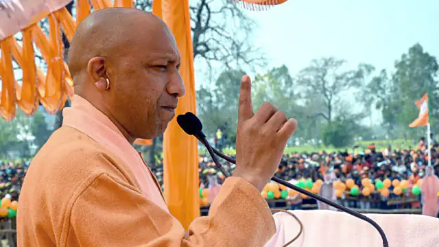 UP में कब लागू होगा यूनिफॉर्म सिविल कोड? योगी आदित्यनाथ ने बताया, सपा पर भी बरसे