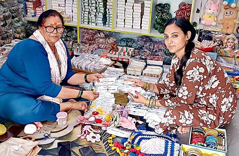 मालदेवता में सास-बहू की जोड़ी ने राखी कारोबार से मचाई धूम