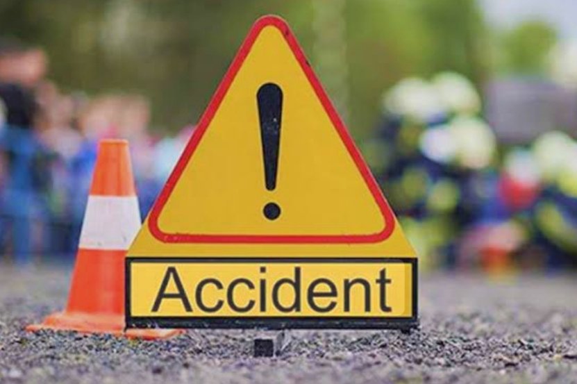 पर्यटकों से भरा टैंपो ट्रेवलर खाई मे गिरा, 2 की मौत, 14 घायल