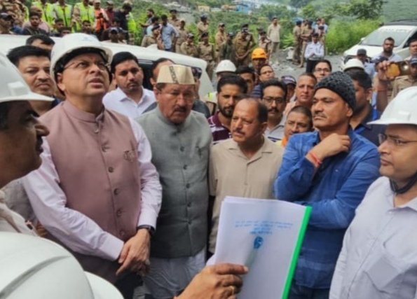 खराब मौसम के बीच पीपलकोटी पहुंचे मुख्यमंत्री, टनल मे रेस्क्यू ऑपरेशन का लेंगे जायजा