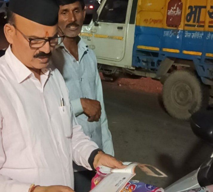 सिलेंडर वितरण वाहन जब्त, जांच मे कम मिली गैस, मुकदमा दर्ज