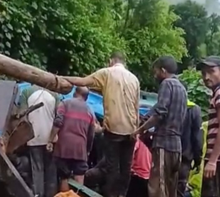 भारी बारिश से ढहा मकान, मासूम सहित तीन लोगों की दबकर मौत
