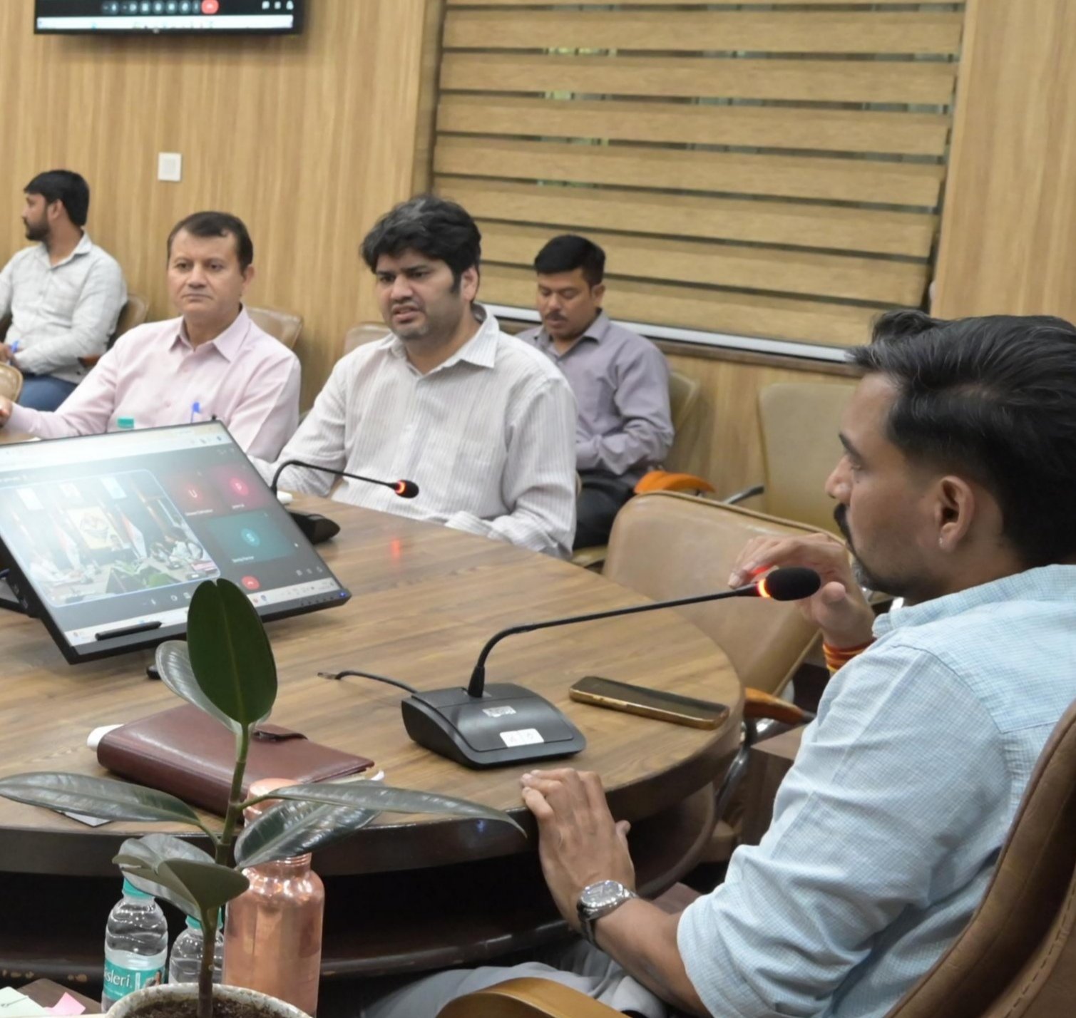 प्रारूप-7 की आपत्तियों का पारदर्शिता के साथ निस्तारण के डीएम ने दिये निर्देश